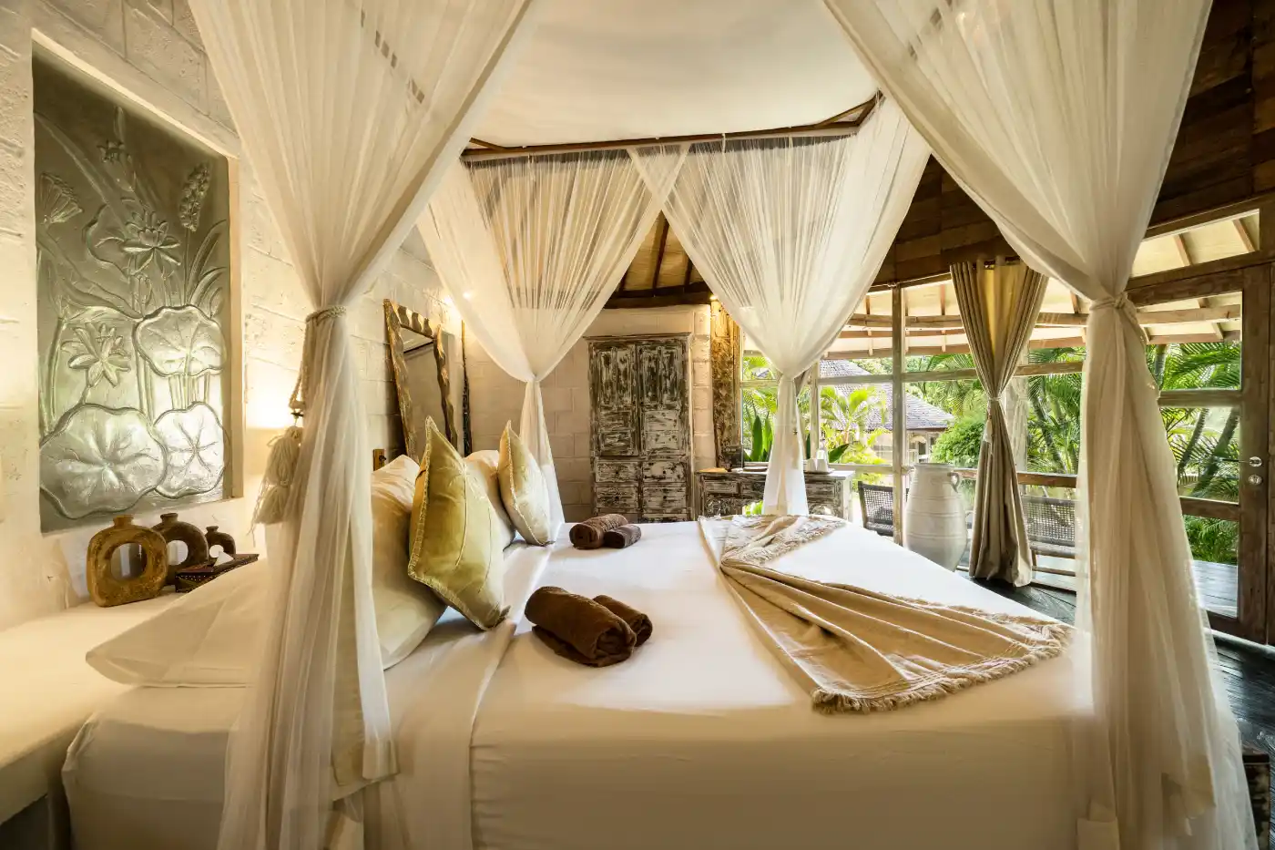 Poolside Lodge Biu Biu Resort presentation