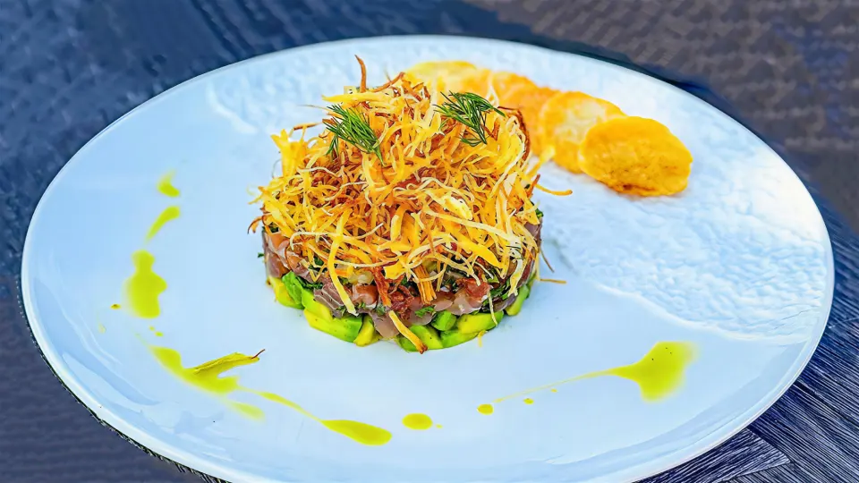 Tuna Tartare with avocado and crispy shoestring fries