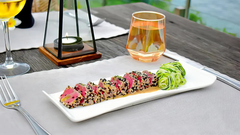 Tuna Tataki with sesame crust and zucchini noodles